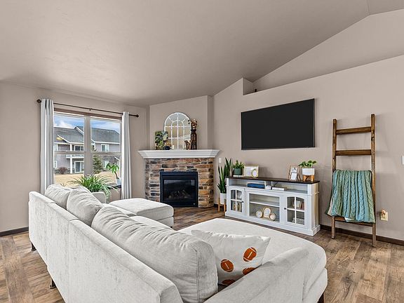 3rd image of 3434 Tulip Trl