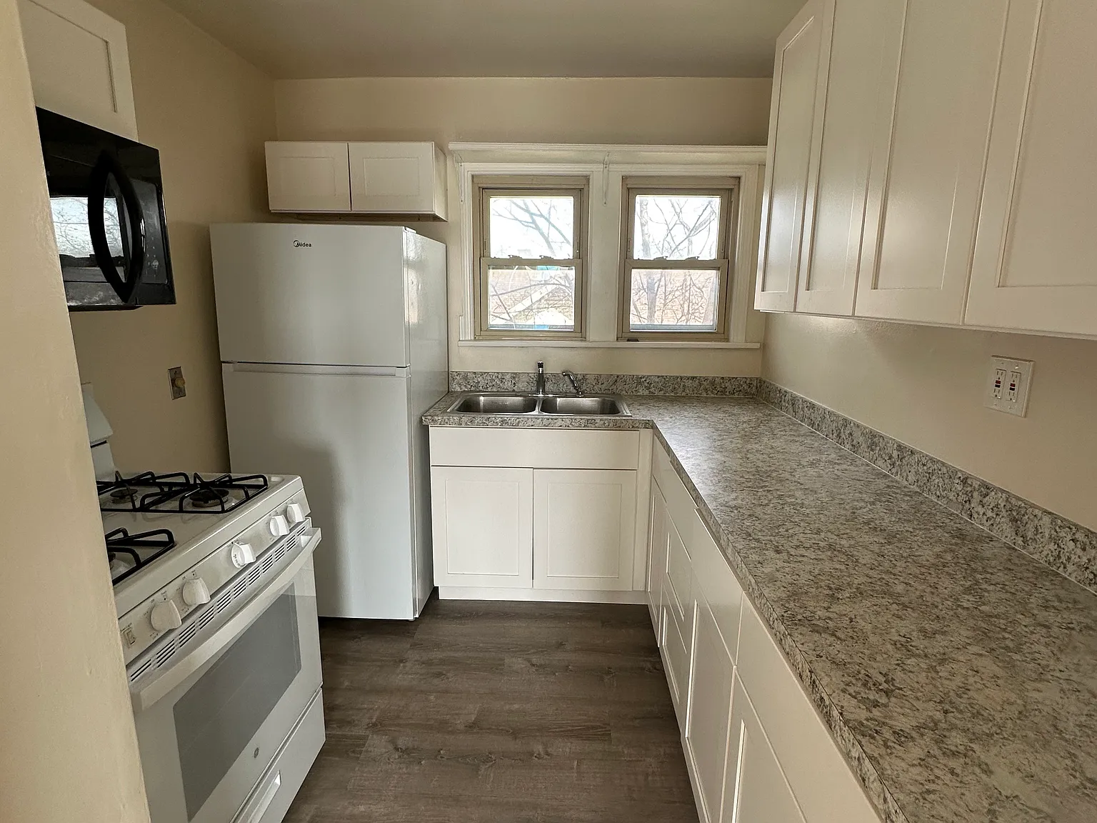 2 bed, $795 — Photo 4