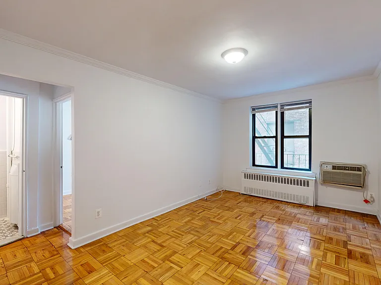 164 E 78th St #3C — Photo 4