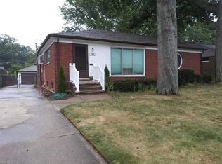 569 Bayfair Dr, Bay Village, OH
