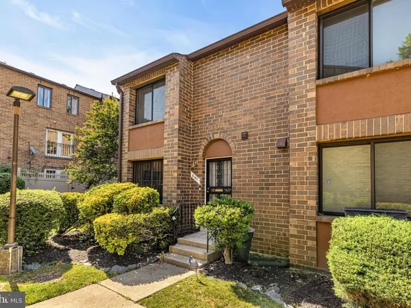 3157 Apple Rd NE #5, Washington, DC 20018