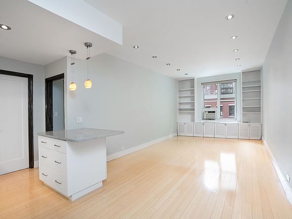 2nd image of 22 Irving Pl APT 5C