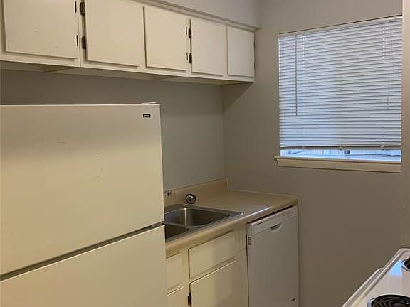 4th image of 2201 Driscoll St APT 5