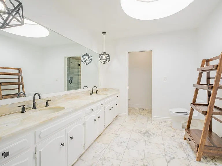 4321 Clear Valley Dr — Photo 49