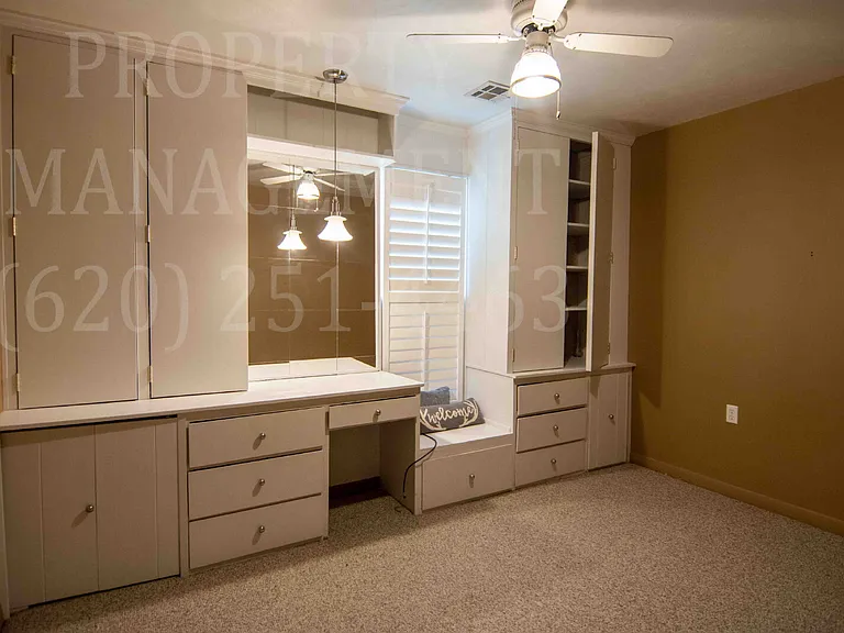 706 W 1st St — Photo 5