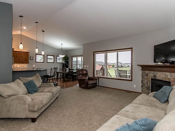 4th image of 211 NW Mils Dr