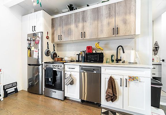 2nd image of 254 E 28th St #3A