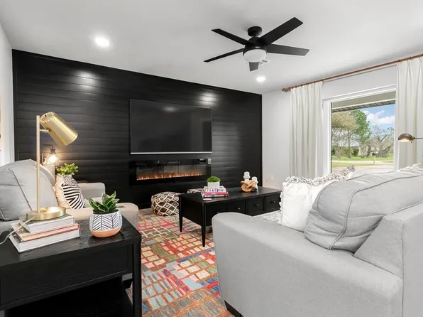 581 Bob Moritz Dr, Fredericksburg, TX 78624