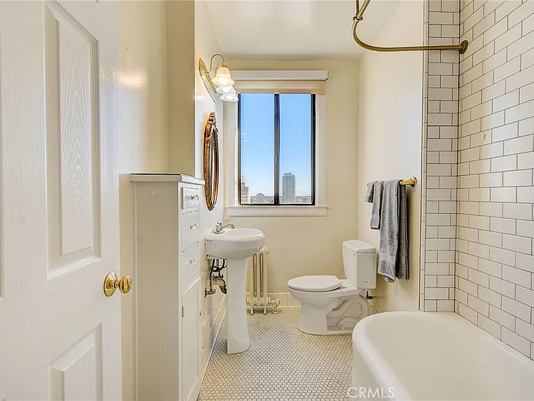 315 W 3rd St #1006 — Photo 22