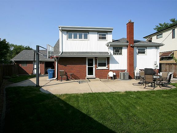 4th image of 10008 S Kilbourn Ave