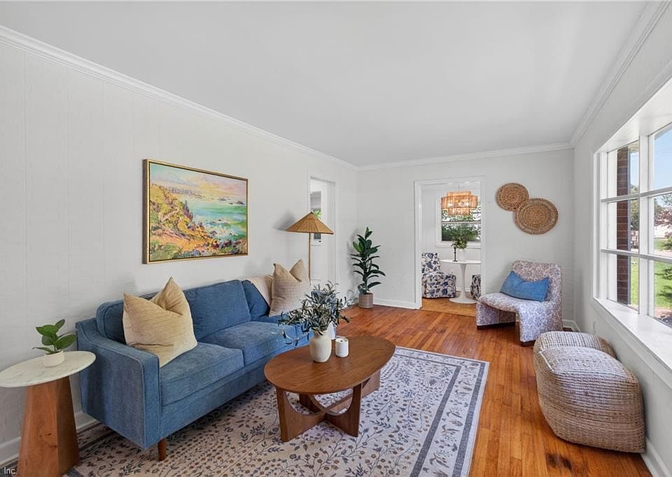 1st image of 404 Eisenhower Cir