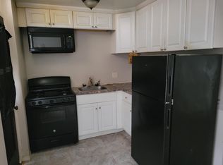 1004 W Douglas St #6, Freeport, IL 61032