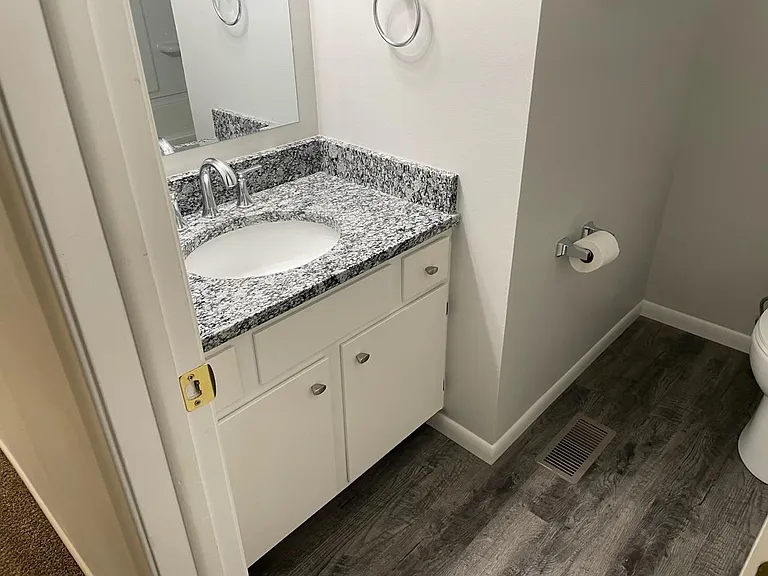 7909 Laurel Ct — Photo 13