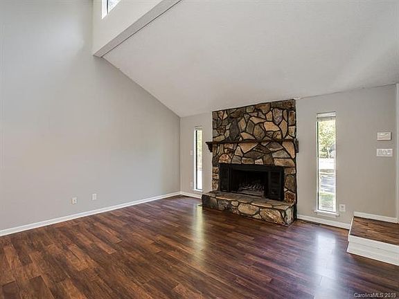 4th image of 7618 Park Vista Cres