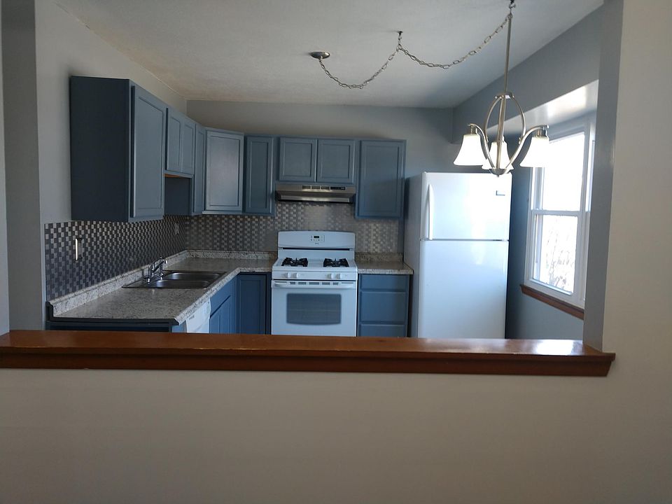 1st image of 2619 Woodlawn Ave