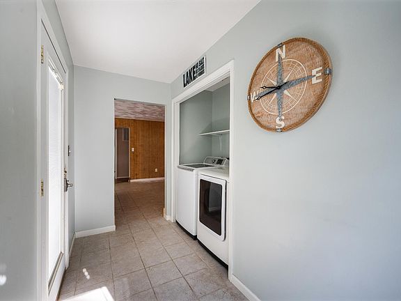 4th image of 404 Heather Ln