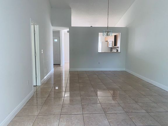4th image of 1108 Jade East Ln