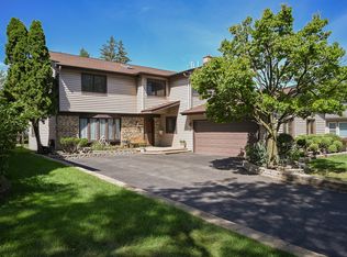 690 N Kenilworth Ave, Elmhurst, IL 60126