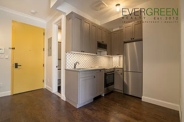 Rented by Evergreen Apartments BK | media 1