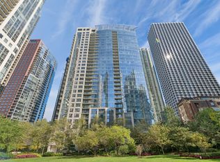 201 N Westshore Dr APT 2804, Chicago, IL 60601