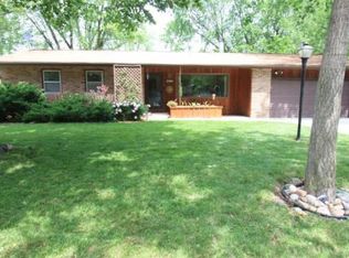 11014 Oak Knoll Ter N, Minnetonka, MN 55305