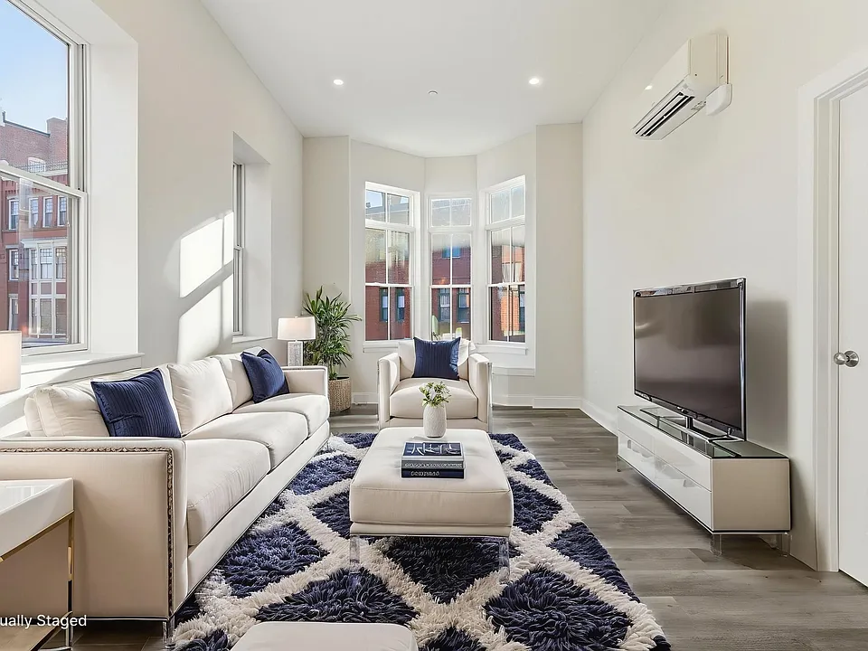 19-25 Essex St #402
