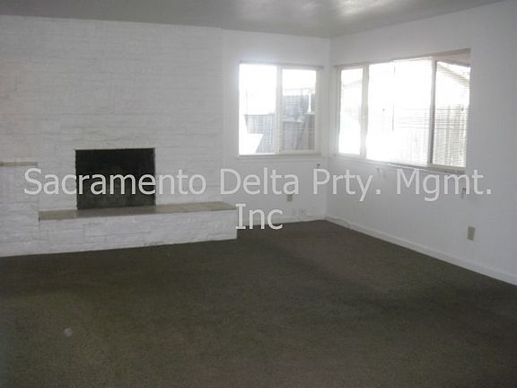 3rd image of 2812 32nd Ave
