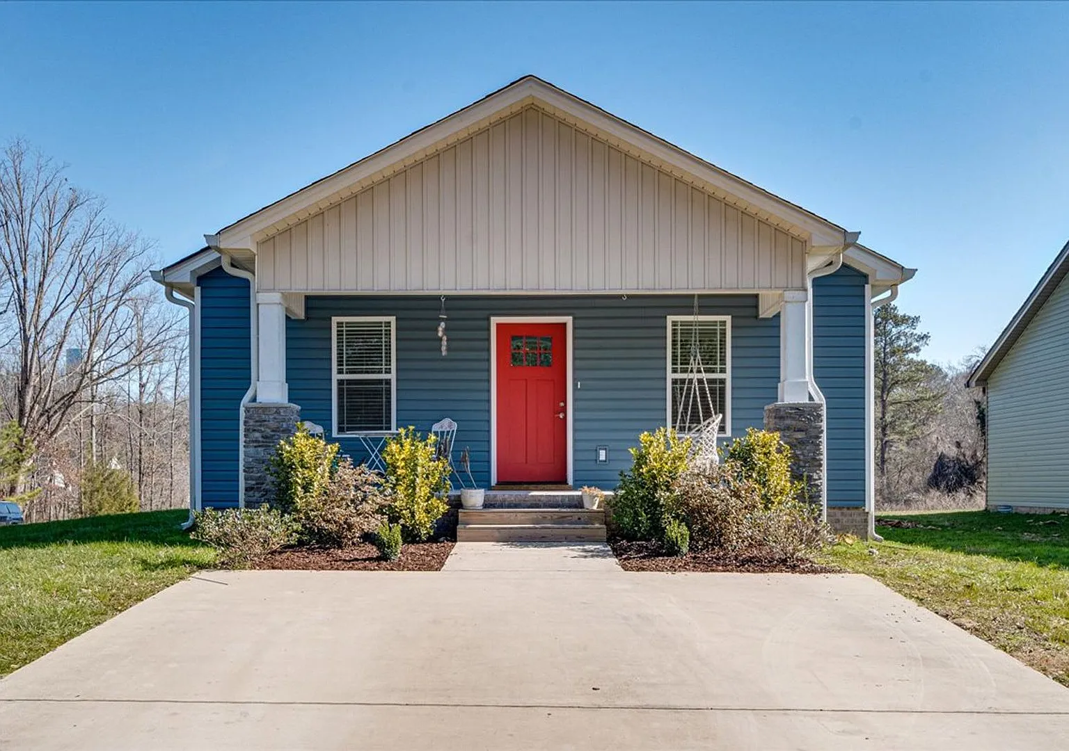 $500 Off First Month! Beautiful 3 Bedroom Home on a Corner Lot with Modern Upgrades! — Photo 1