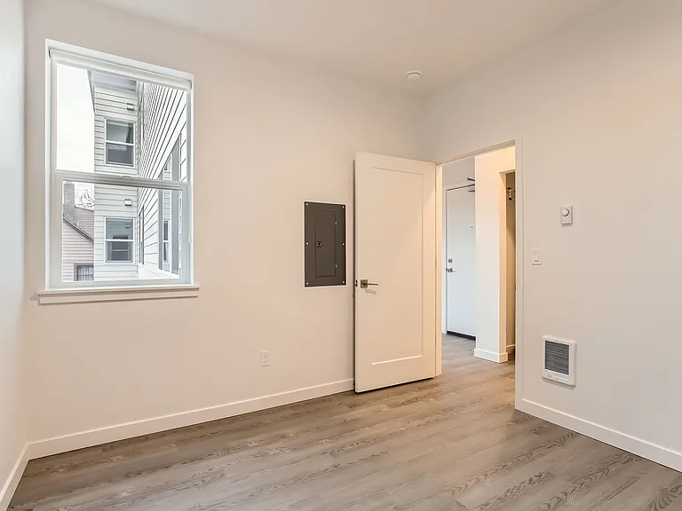 11 NE 55th Ave #306 — Photo 7
