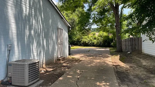 2718 Exline St — Photo 11