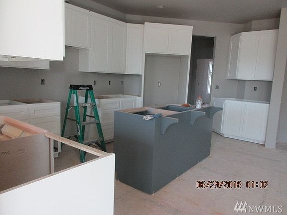 3rd image of 9502 Vickery Ave E