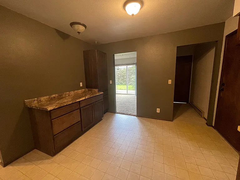 3020 W Shasta Ave — Photo 5