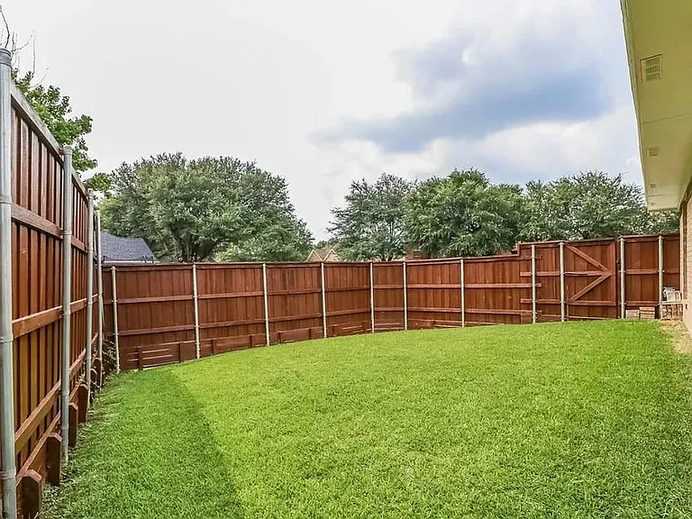 4645 Wales Dr — Photo 15