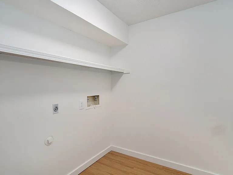 2023 E Battlefield Rd — Photo 9