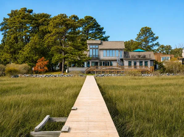 6107 Hopkins Ln, Chincoteague Island, VA 23336