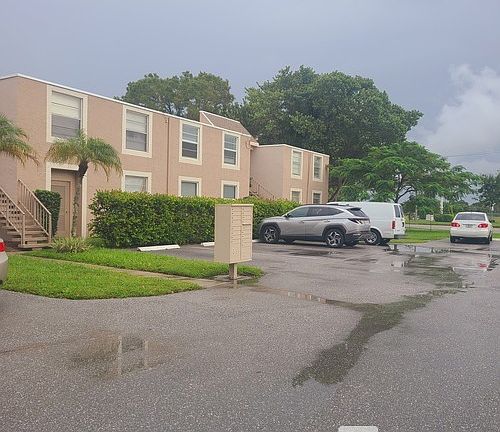 3rd image of 7875 Margate Blvd