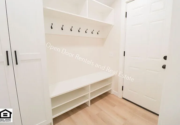 417 W 4th St #100 — Photo 2