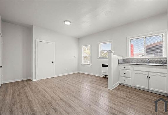 3rd image of 620 W 48th St #8
