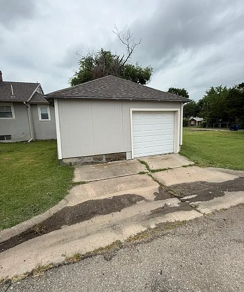 804 W 6th St — Photo 14