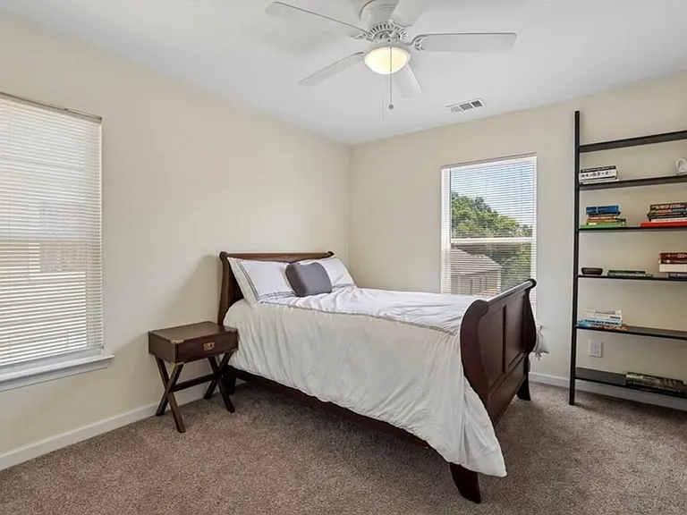 744 Garibaldi St SW — Photo 12