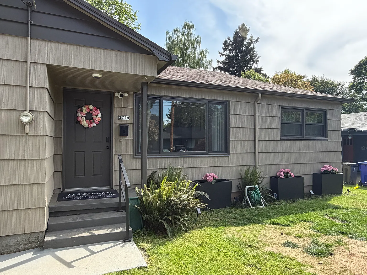 2 bed, 728 sqft, $3,250 — Photo 1