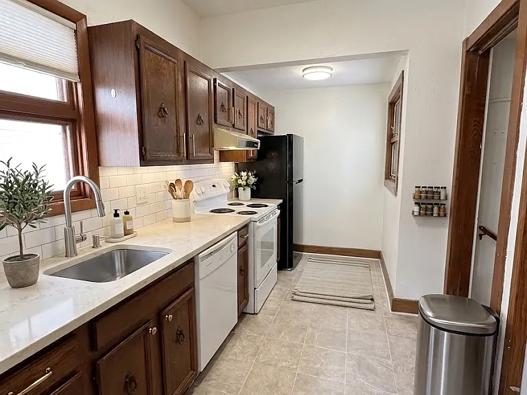 4230 Berwick Ave — Photo 2