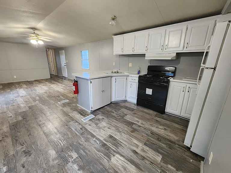 700 W Ridgeway Ave #111 — Photo 4