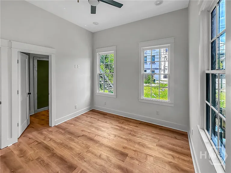 220 W Duffy St #C — Photo 15