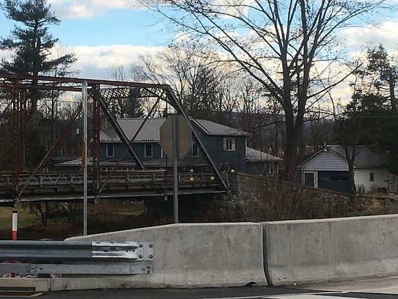 4th image of 598 Zion Rd