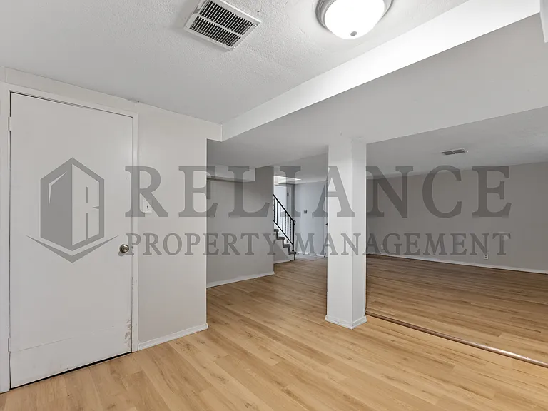 1555 N Northeast Pkwy — Photo 28