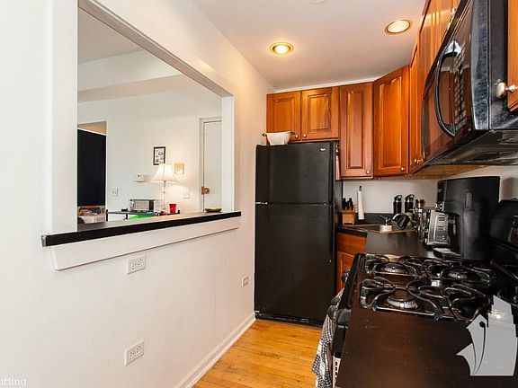 5th image of 2544 N Burling St #418