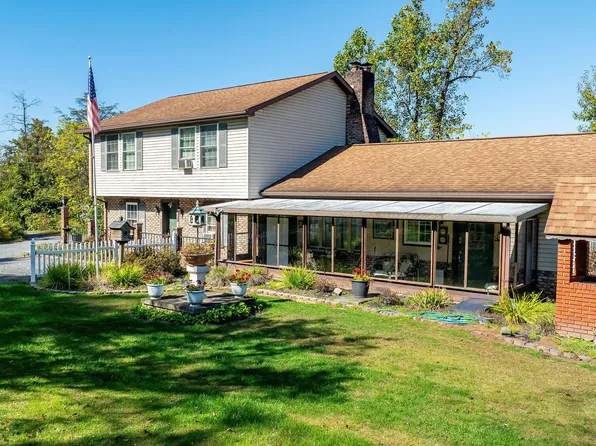 21 Pepper Hills Dr, Danville, PA 17821