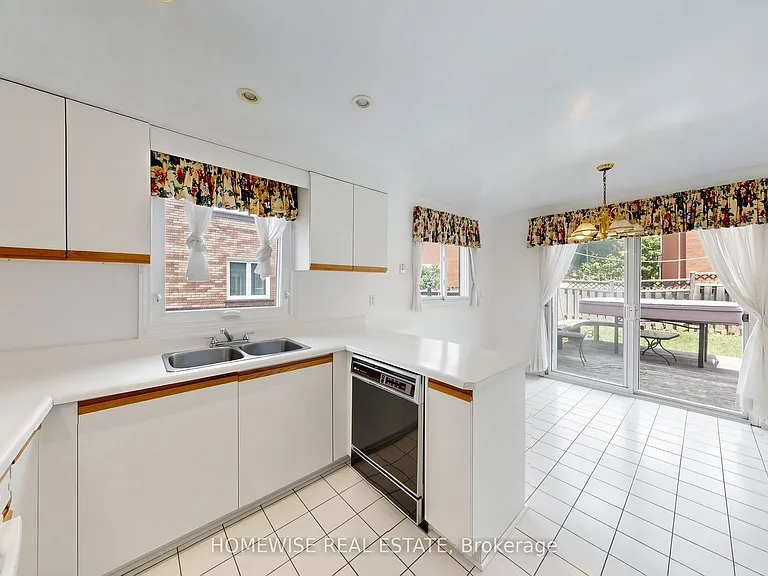 11 Briarcliffe Cres — Photo 10