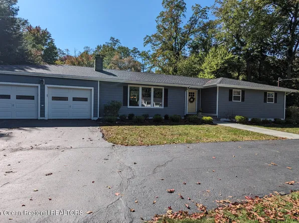 27 Roosevelt Avenue, Marlboro, NJ 07746